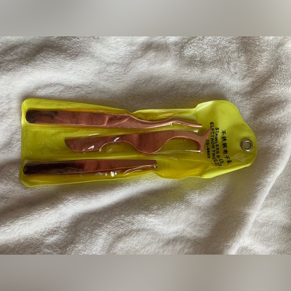 Rose gold false lash applicator tweezer never used - Picture 2 of 3